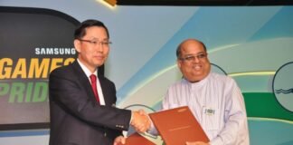 B.D Park, President & CEO, Samsung South West Asia and N. Ramachandran, President ,Indian Olympic Association signing an MOU announcing Samsung as the Official Partner – Asian Games 2014 for the Indian Contingent