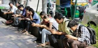 Average Indian spends over 1800 hours a year on their smartphone