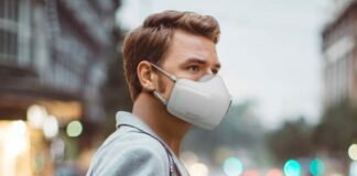 LG PuriCare Wearable Air Purifier - LIFESTYLE